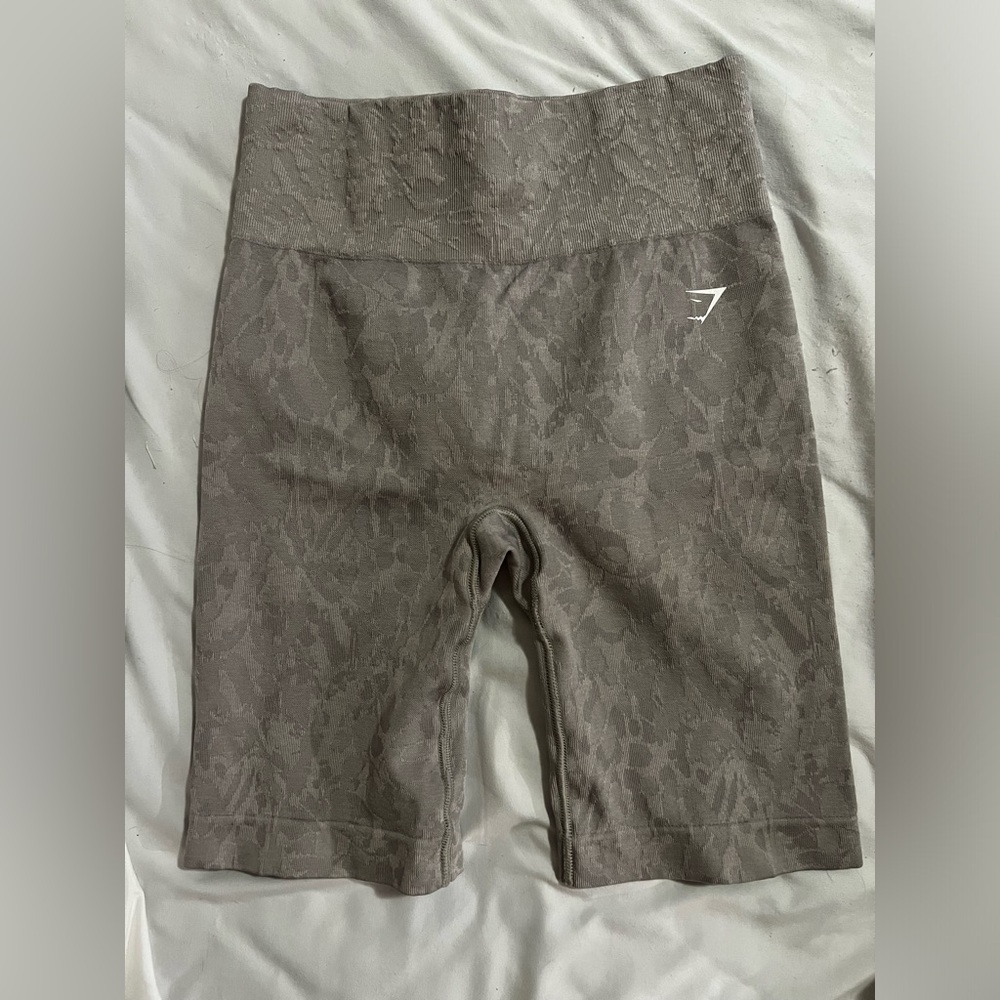 Gym shark shorts M